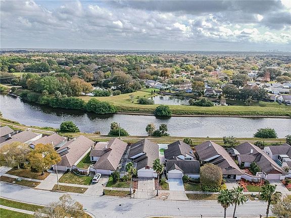 3rd image of 6933 Silvermill Dr