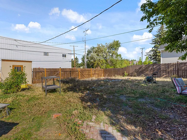 721 N Water Ave — Photo 28