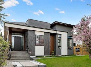 1027 N 39th Ave NW, Calgary, AB T2K 0E2