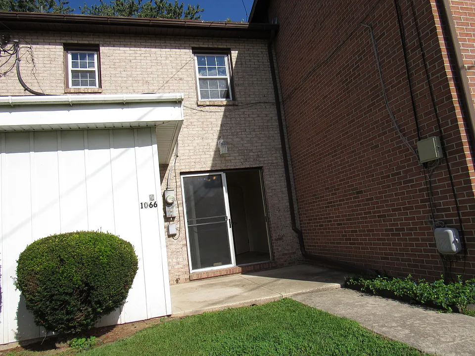 1066 Stonybridge Dr