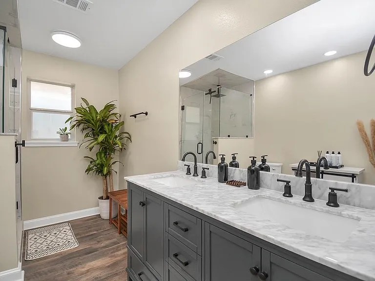 9811 Rocktree Dr — Photo 20
