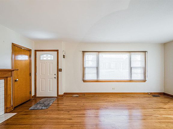 5th image of 121 Mill St