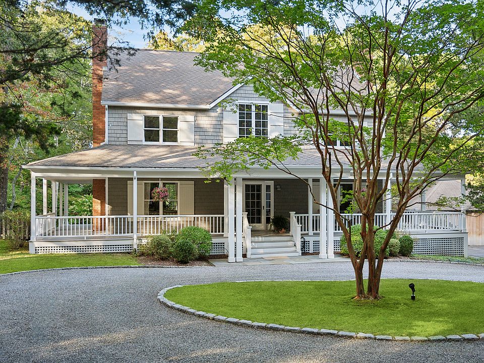 1st image of 10 Oak Dr