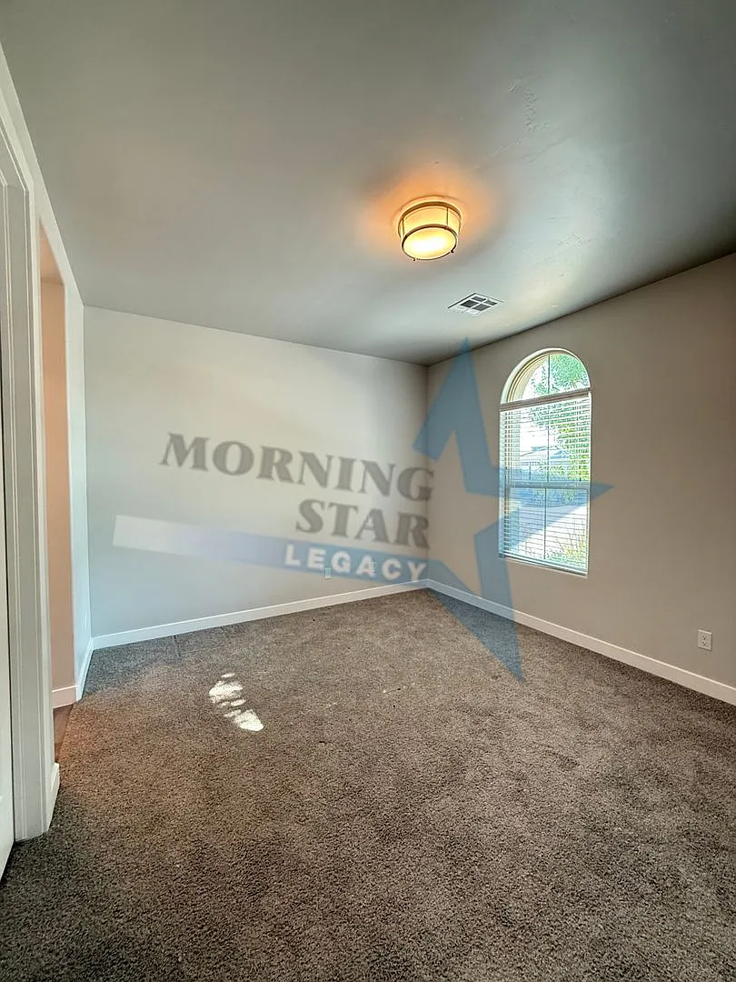 New Low Price! Beautiful 4-Bedroom Home in Desirable Metro Park Community — Photo 4