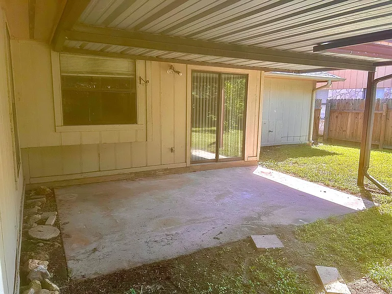 1915 Elsworthy St — Photo 27