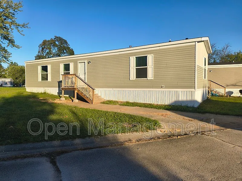 2 bed, 2.0 bath, 896 sqft, $999 — Photo 3
