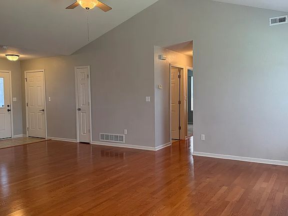 5th image of 3425 Squirrel Dr