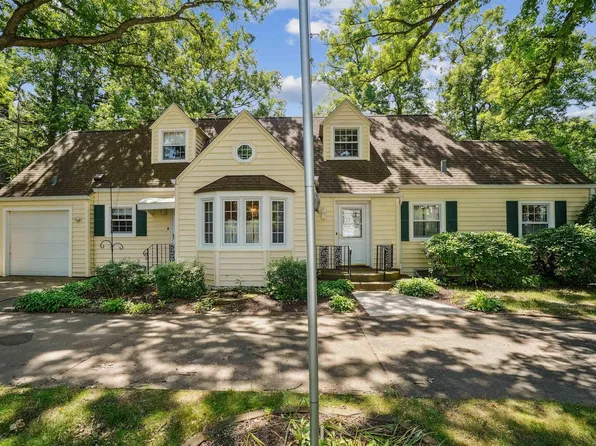 1610 29th Street Dr, Moline, IL 61265