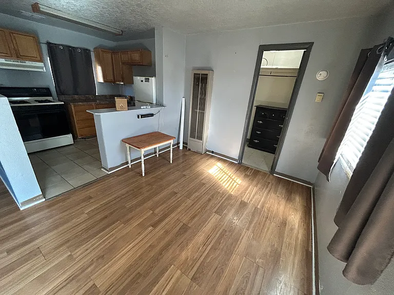 405 Utah St SE #D — Photo 3