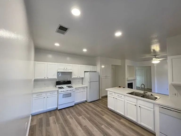 2219 Cullen Ct — Photo 1