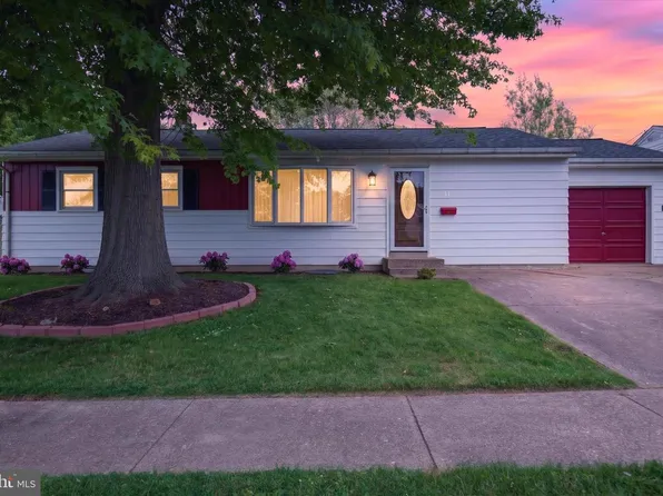 11 Berkley Dr, Middletown, PA 17057