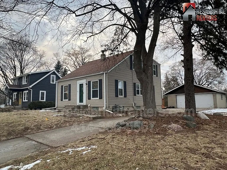 10918 W Wells St — Photo 19