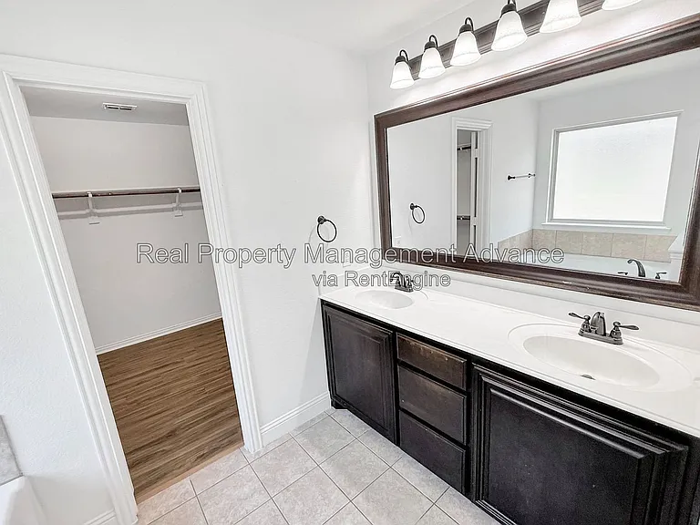 235 Burnett Dr — Photo 13
