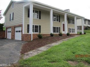 1487 Peace Haven Rd, Clemmons, NC 27012