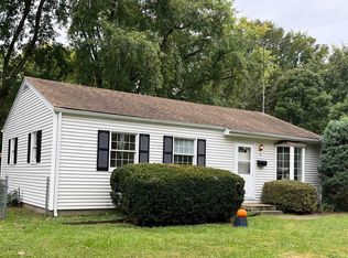 8 Claire Dr, Springfield, IL 62702