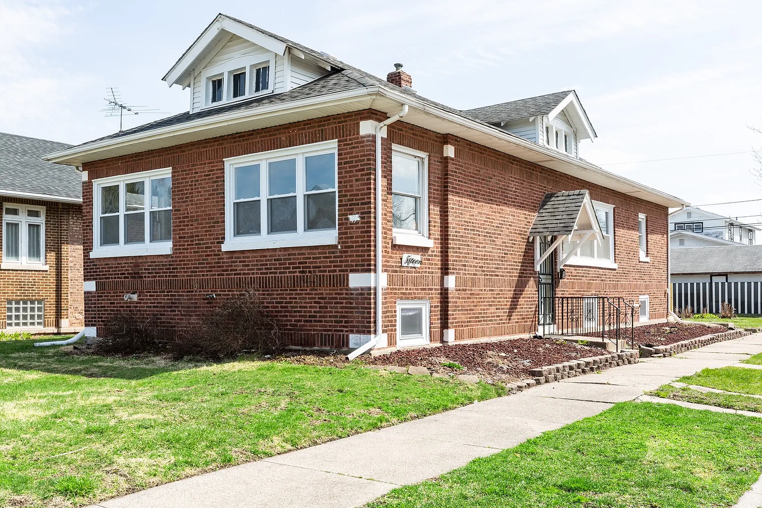 15 Webb St photo 1