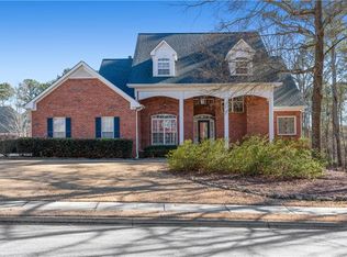 938 Edgewater Dr, Loganville, GA 30052