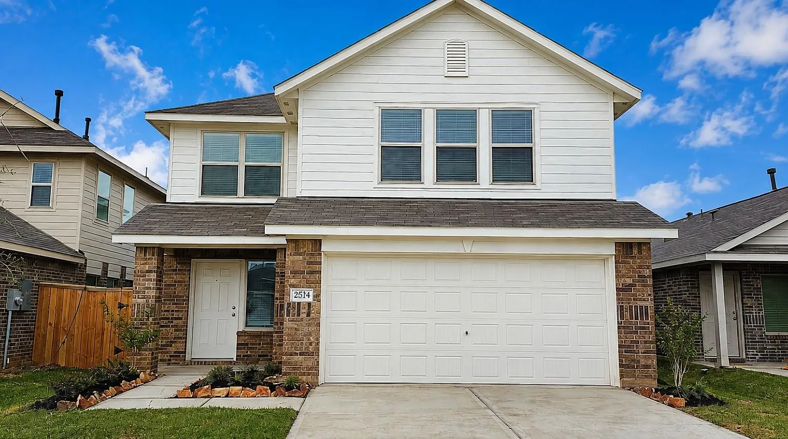 4 bed, 2.5 bath, 2300 sqft, $2,400 — Photo 1