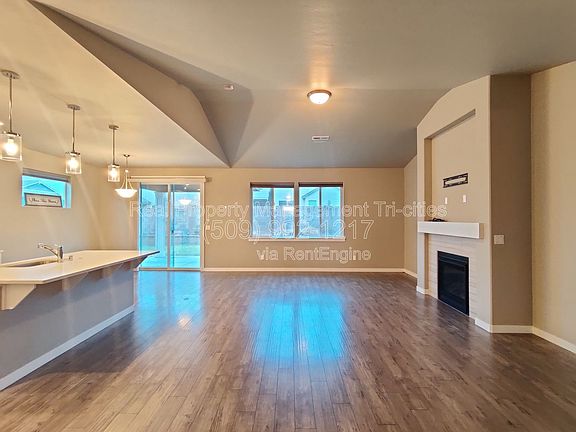 2nd image of 8817 Grandview Dr