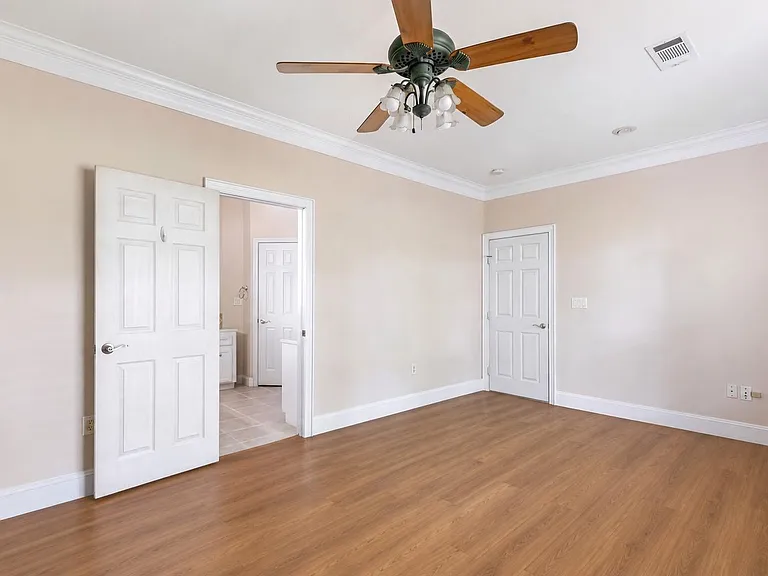 108 Harbour Town Cir — Photo 8
