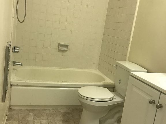 3rd image of 114 S Gramercy Pl APT 204