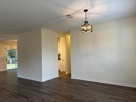 3rd image of 31 White Heron Dr