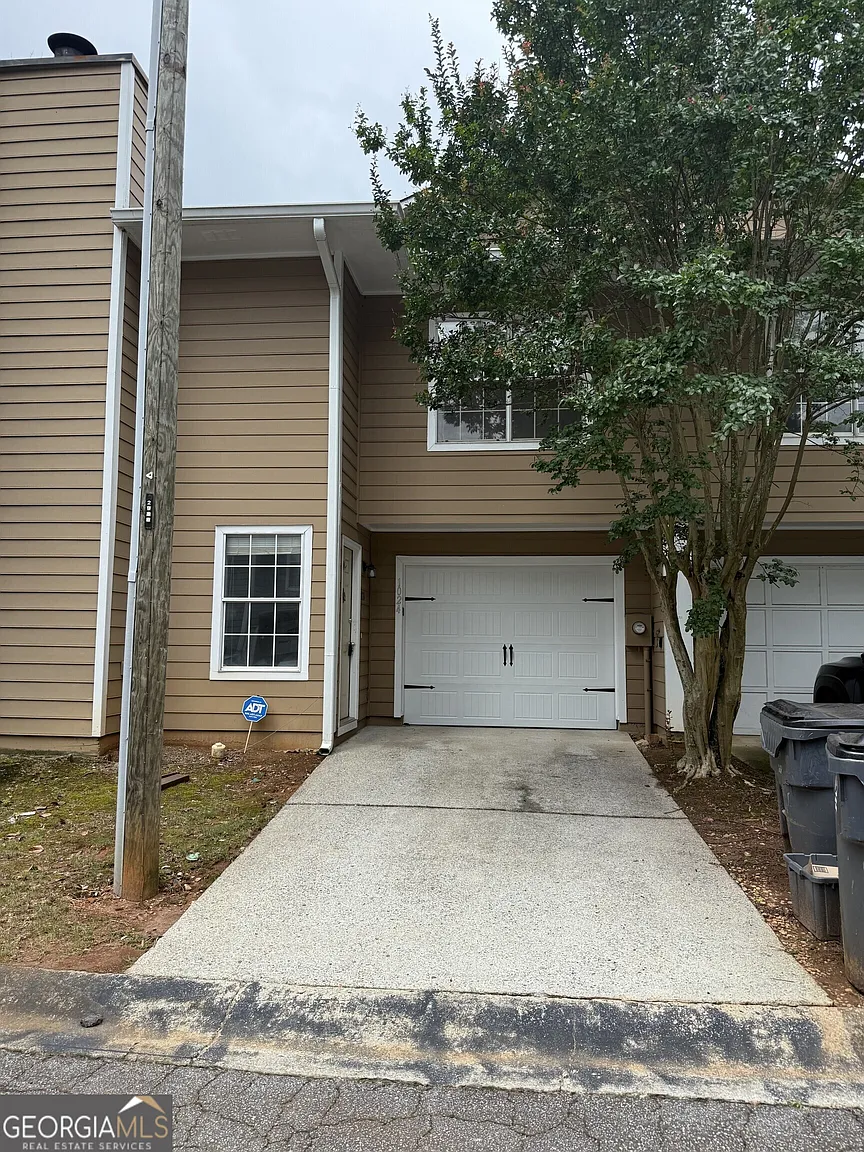 1024 Wiltshire Way photo 1