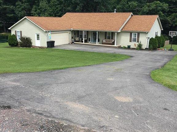 3rd image of 32 Grafton Ln