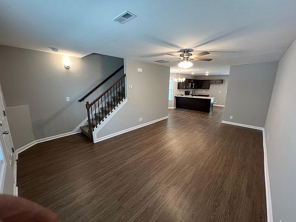 4th image of 260 Woodland Valley Ln