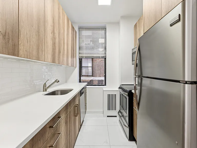 920 Riverside Dr #21A — Photo 2