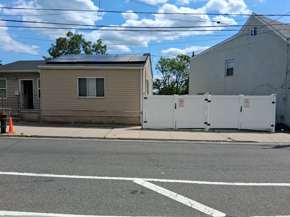 483 Vanduzer Street image 1 of 1