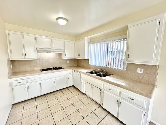 3rd image of 4441 W 134th St