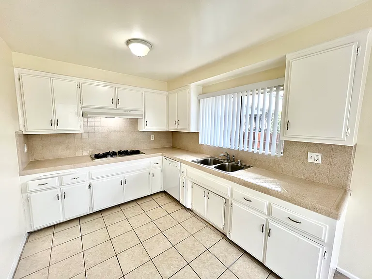 4441 W 134th St #F — Photo 3