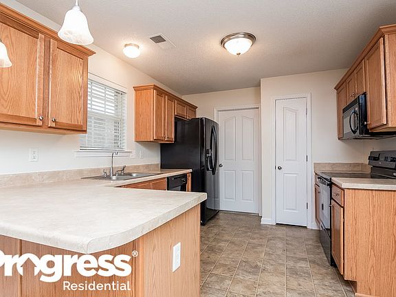5th image of 8588 Shady Elm Dr