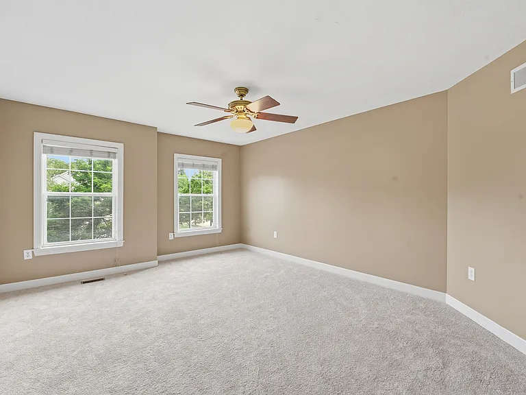 7362 Hampsted Sq N — Photo 32