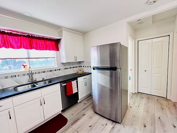Lots of counterspace, Dishwasher, Refrigerator