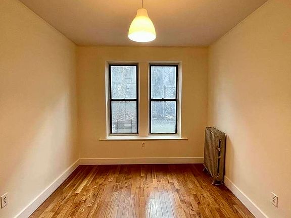 3rd image of 586 Park Pl APT 4