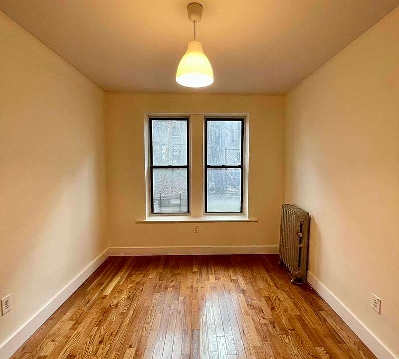 1st image of 586 Park Pl #1