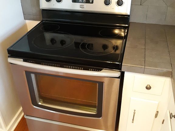 3rd image of 1212 Belleville Ave