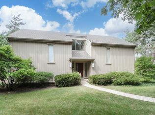358 Cedar Rdg APT C, Barrington, IL 60010
