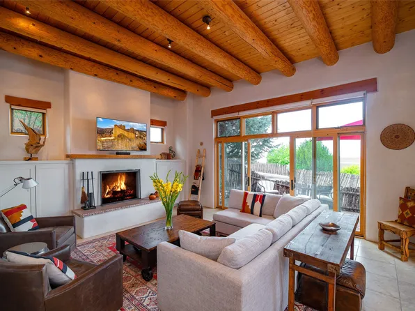 44 Lodge Cir APT A, Santa Fe, NM 87506