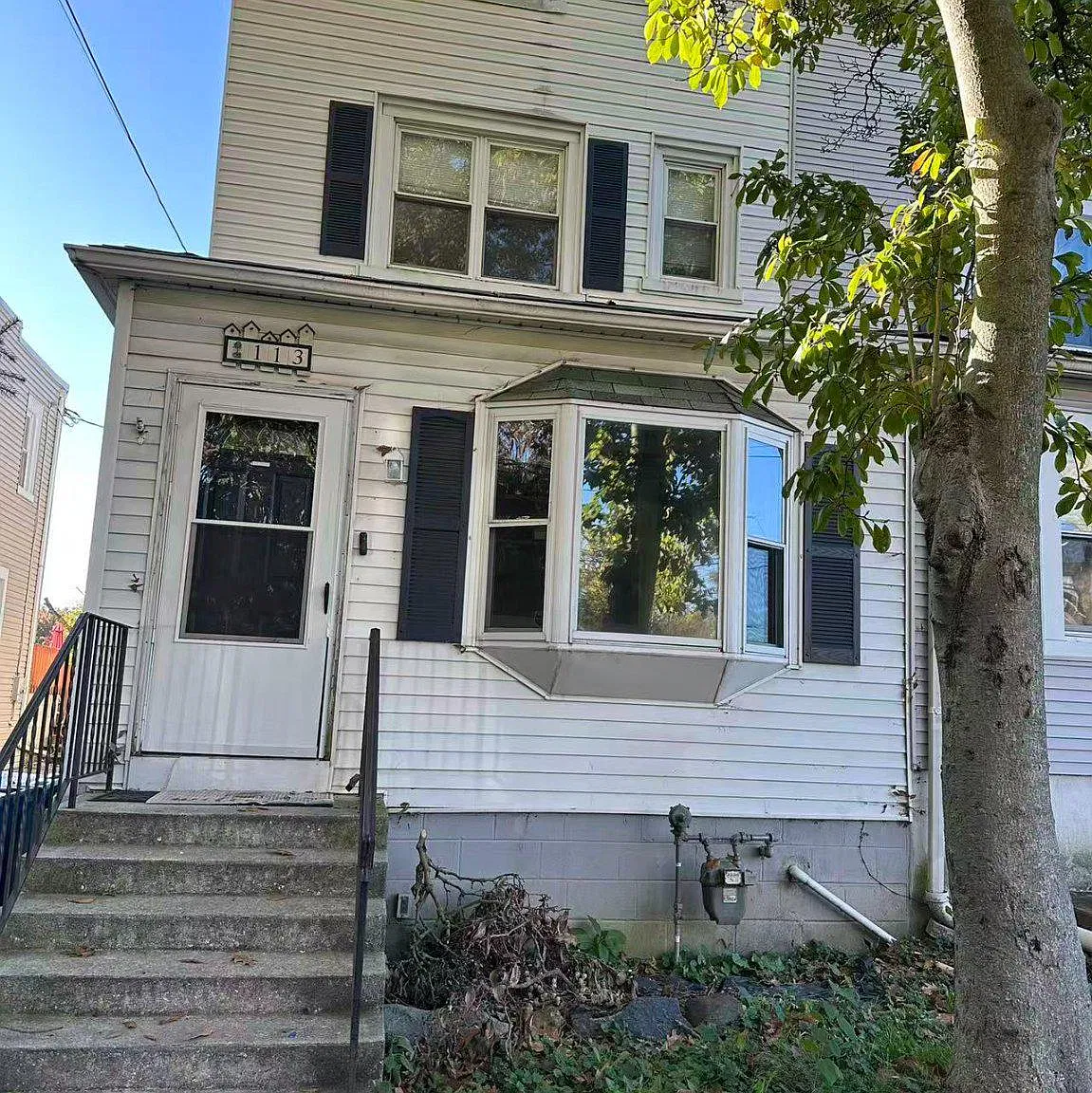 3 bed, 1.0 bath, 125 sqft, $1,700 — Photo 1