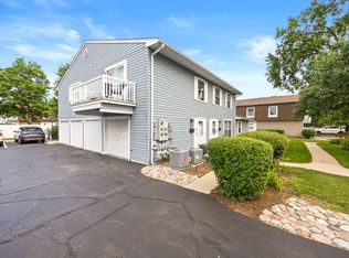 1497 Woodcutter Ln Unit D, Wheaton, IL 60189