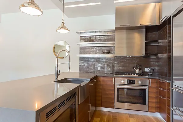 Sold by MNS | media 10