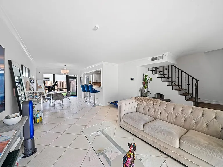 8745 SW 137th Ave #A — Photo 3