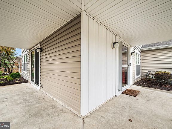 5th image of 274 Stanton Ct
