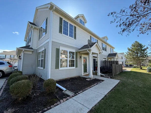 2578 Hillsboro Blvd, Aurora, IL 60503