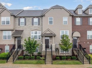 2598 Helmsdale Cir, Rochester Hills, MI 48307