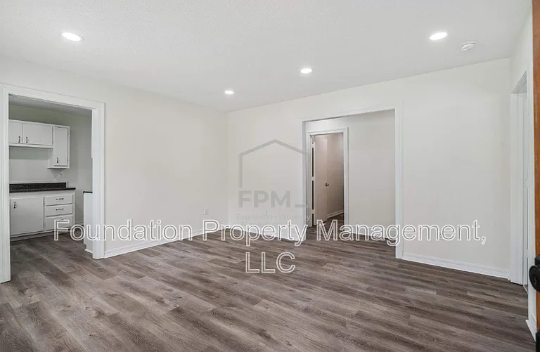 3749 Rhea Ave — Photo 9
