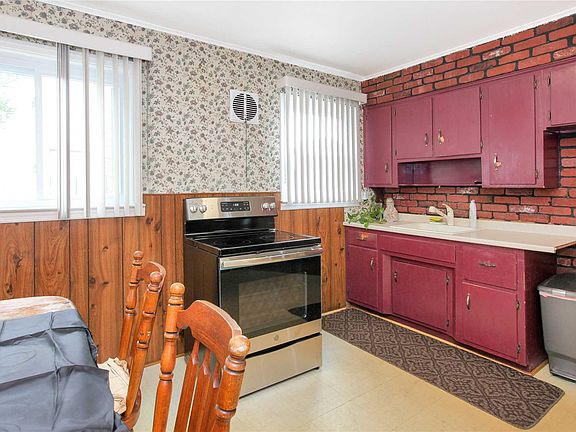 5th image of 134 Dorothy Dr